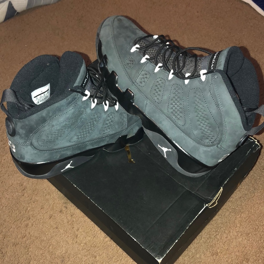 Air Jordan 9